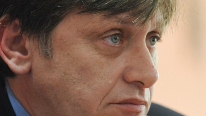 Antonescu: Basescu e un om care loveste pe la spate si fuge