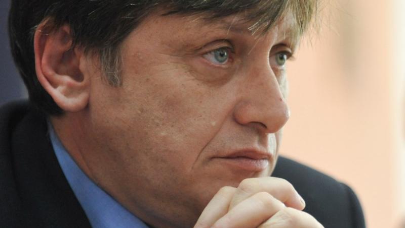 Antonescu: Basescu e un om care loveste pe la spate si fuge