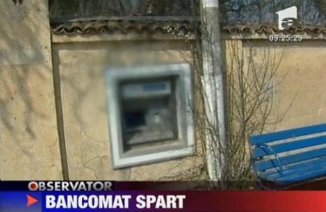 Jaf la indigo in Brasov: Hotii au taiat un bancomat si l-au batut pe paznic