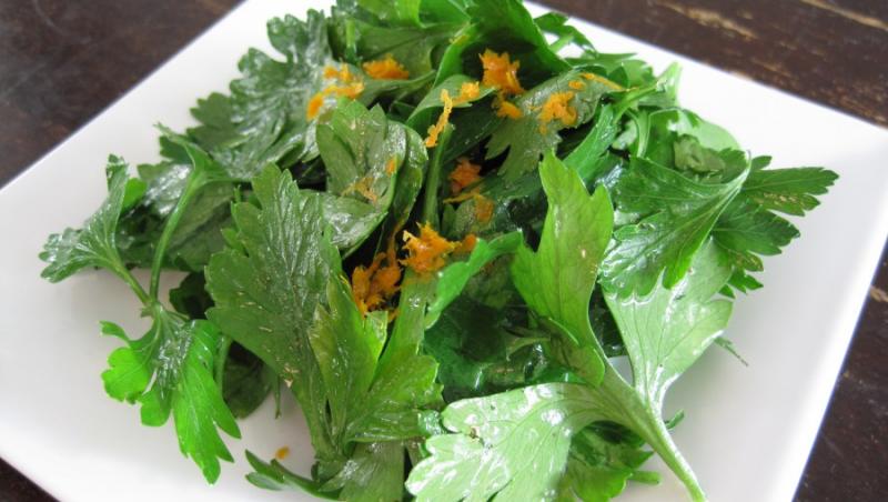 Salata de patrunjel - ideala pentru detoxifiere