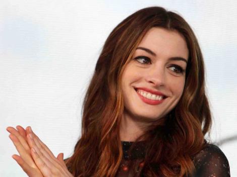 Anne Hathaway, persona non grata pentru Tom Cruise si Katie Holmes