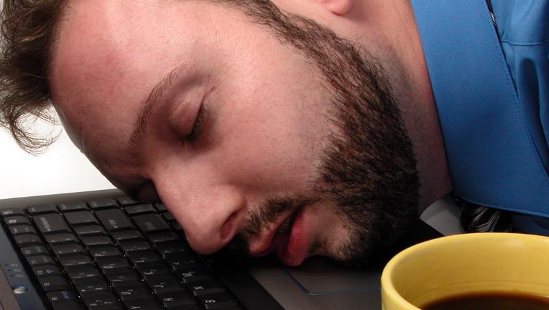 Lipsa de somn - motivul pentru care romanii nu dau randament la locul de munca