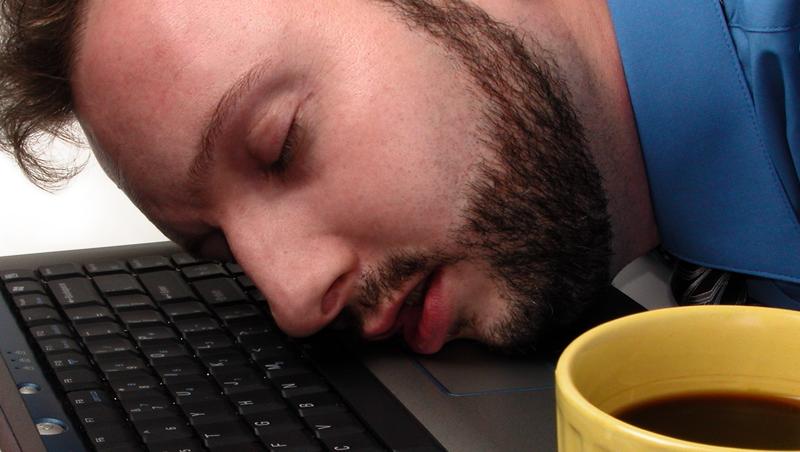 Lipsa de somn - motivul pentru care romanii nu dau randament la locul de munca