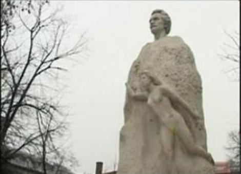 Galati: Statuia lui Mihai Eminescu a fost vandalizata