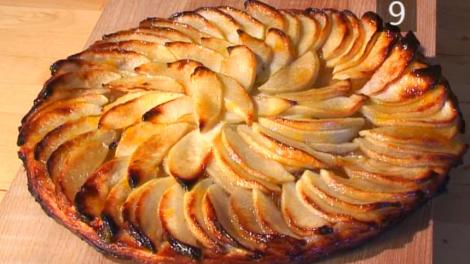 VIDEO! Reteta zilei: tarta de mere si dulceata de gutui