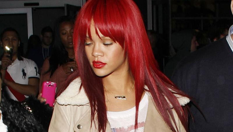 FOTO! Rihanna si-a schimbat look-ul