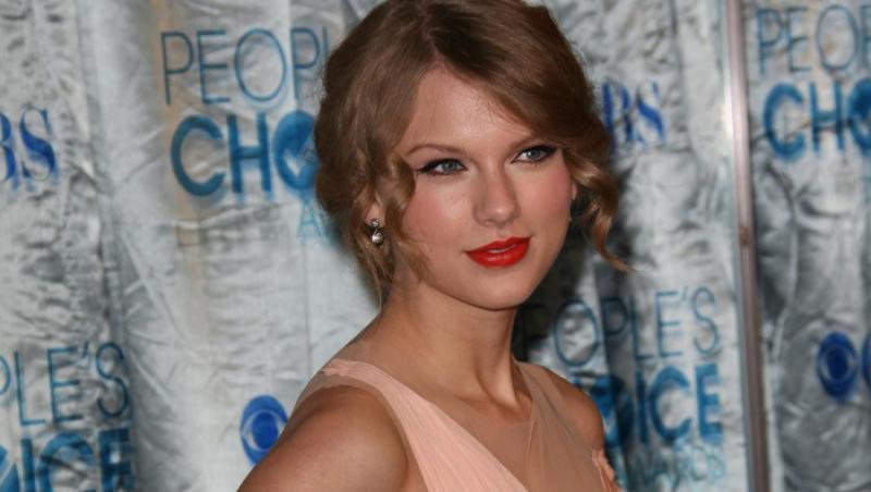 Taylor Swift s-a infometat dupa despartirea de Jake Gyllenhaal