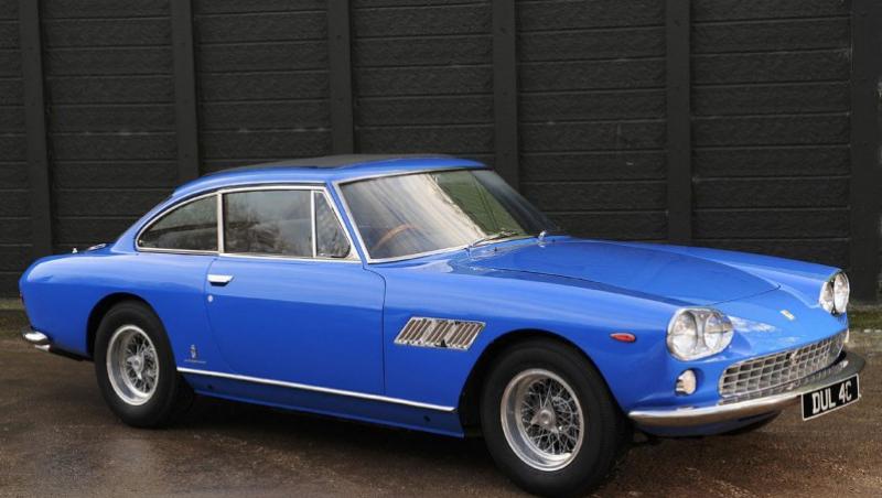 Primul automobil Ferrari detinut de John Lennon, scos la licitatie