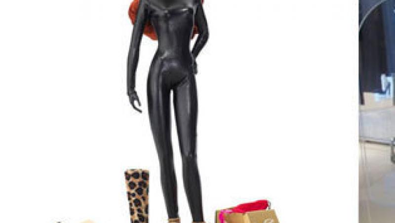 Jucarii pentru femei: Barbie Cat Burglar, creatie Christian Louboutin in editie limitata