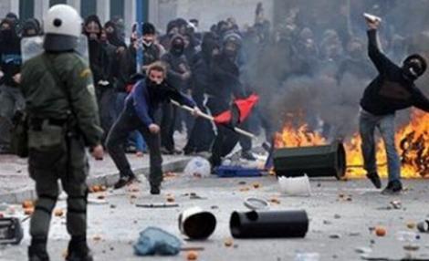 VIDEO: Bataie in toata regula pe strazile din Atena