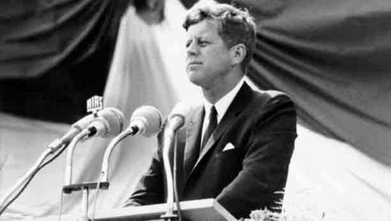 Mii de fotografii inedite cu John F. Kennedy, vandute la licitatie