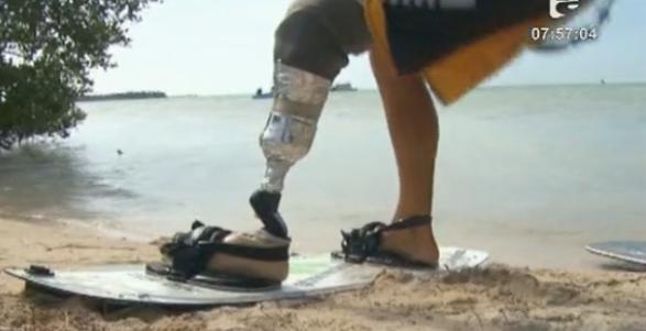 VIDEO! Un tanar din SUA face schi nautic cu un picior amputat