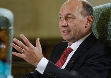 Traian Basescu: "N-o sa mai platim alocatiile daca parintii nu-si scolarizeaza copiii"