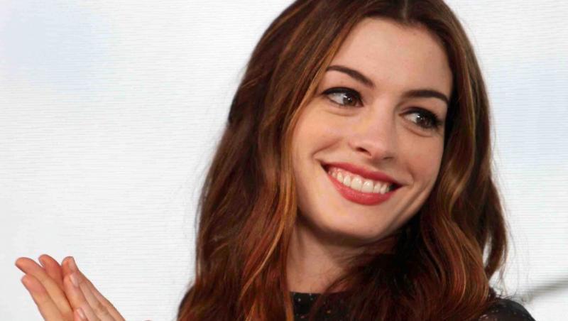 Anne Hathaway va interpreta rolul Catwoman in noul film din seria 