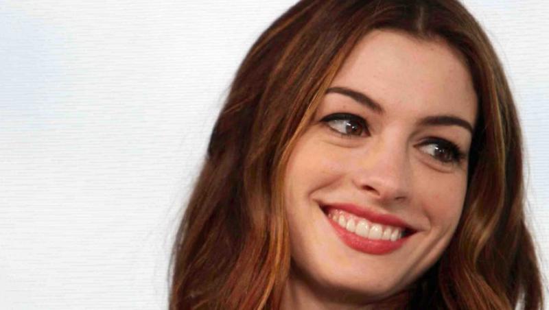 Anne Hathaway va interpreta rolul Catwoman in noul film din seria 