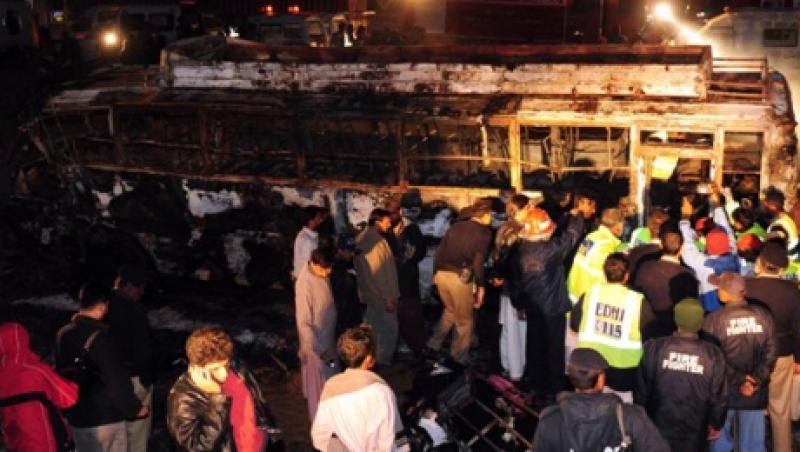 Pakistan: 32 de oameni au murit arsi de vii intr-un autobuz