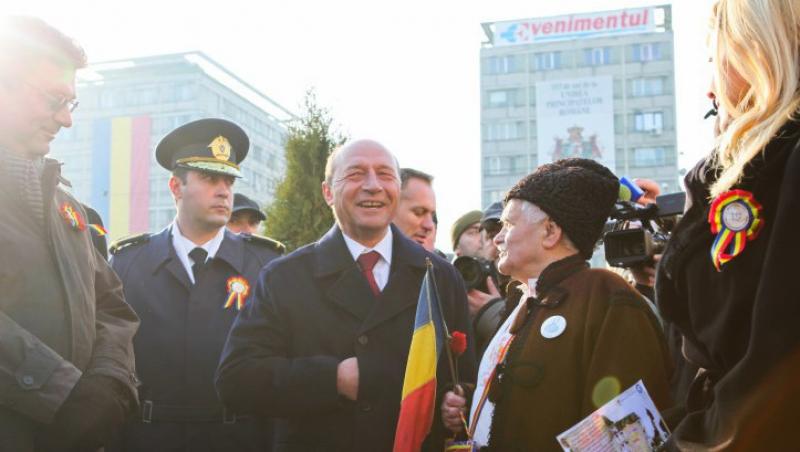 VIDEO! Cum s-a schimbat relatia Basescu - popor intr-un an: Vezi discursurile din 2010 si 2011!