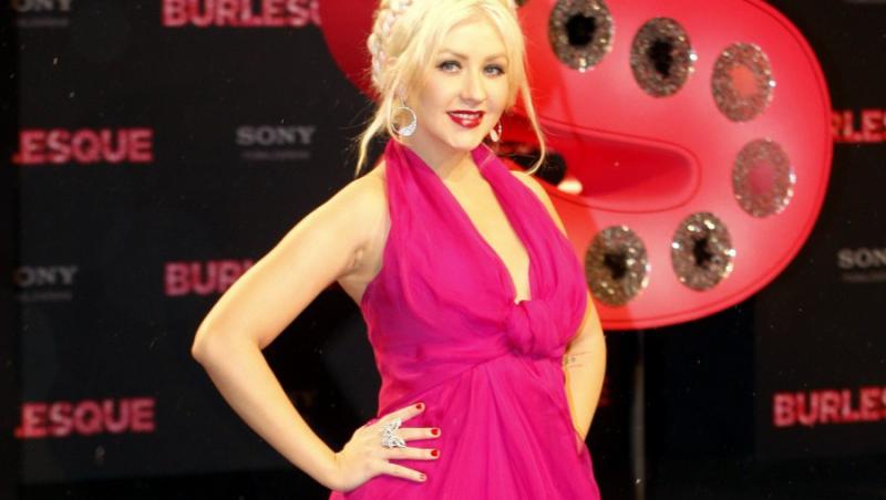 Christina Aguilera va canta imnul national al Americii la Super Bowl 2011