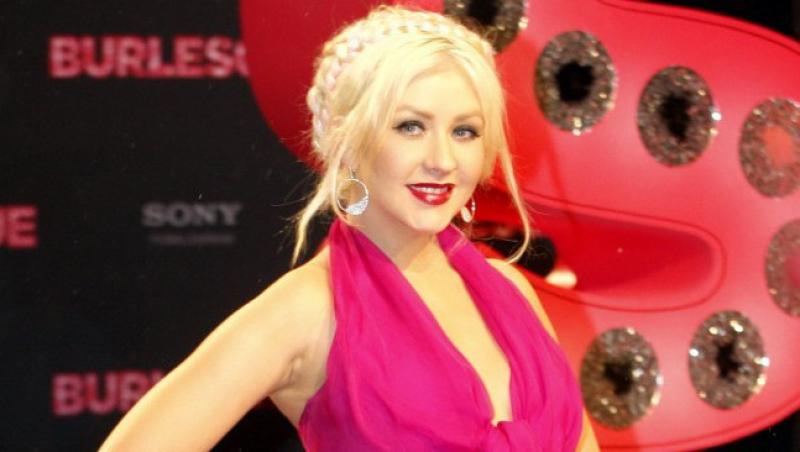Christina Aguilera va canta imnul national al Americii la Super Bowl 2011