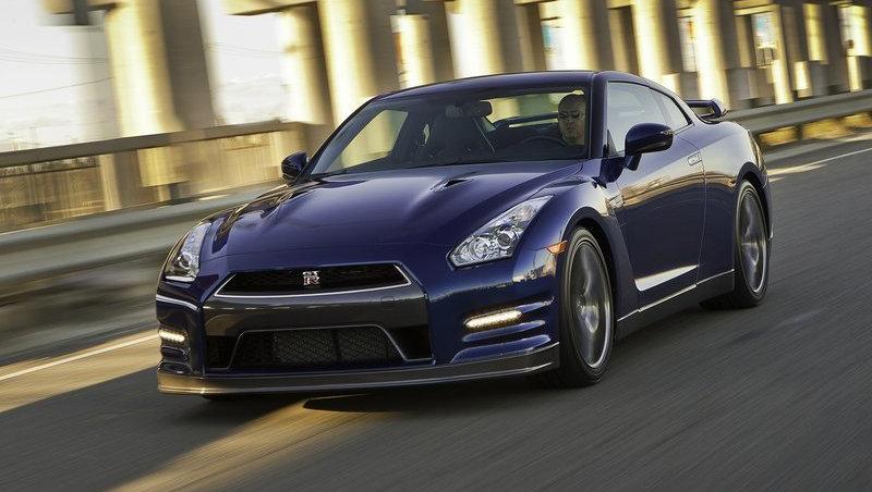VIDEO! Vezi cum bate suta in 3 secunde un Nissan GT-R!