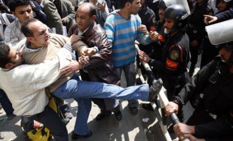 Proteste violente in Egipt: 3 morti si zeci de raniti!