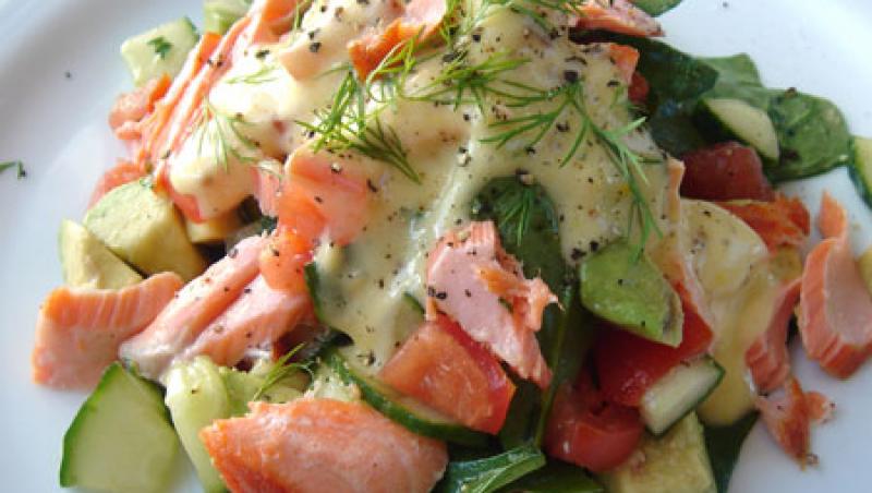 Reteta zilei: salata cu somon si creveti