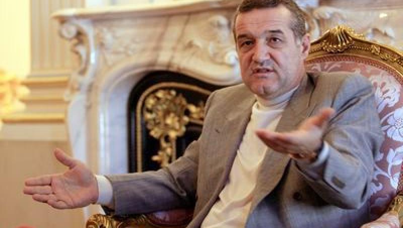 VIDEO! Gigi Becali imparte bani ficsi la saraci