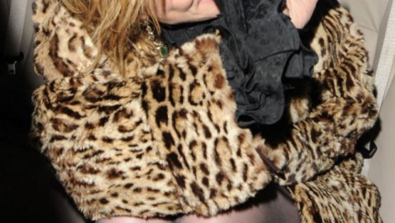 FOTO! Courtney Love, prea beata sa mai stea in picioare
