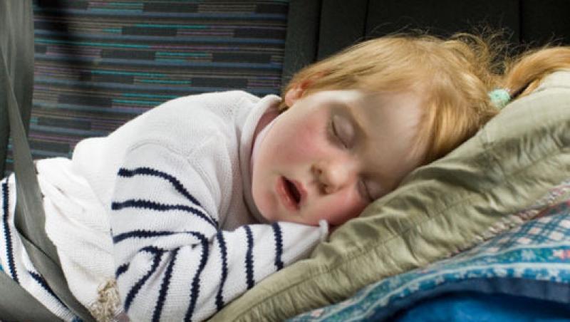 Copiii care dorm putin risca probleme de metabolism