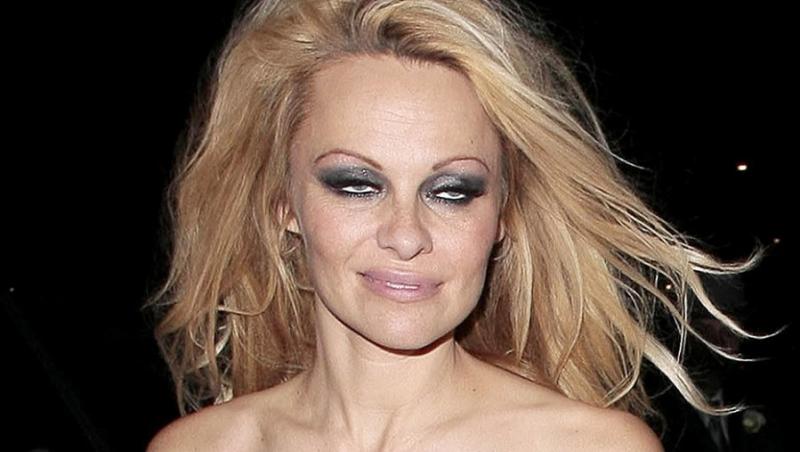 Pamela Anderson, ingrozitoare dupa petrecerea de Anul Nou