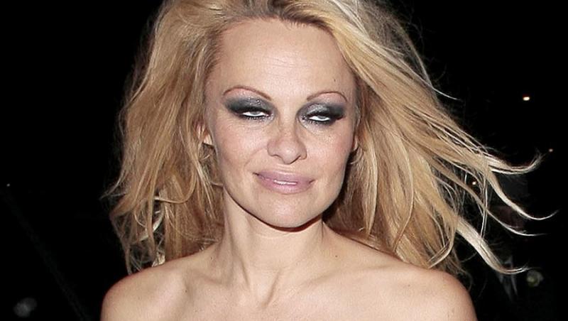 Pamela Anderson, ingrozitoare dupa petrecerea de Anul Nou