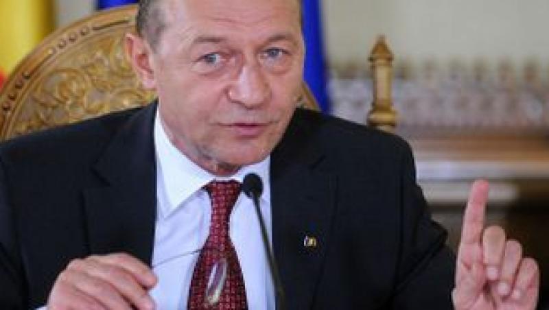Basescu lui Vreme: Sa termini informatizarea sistemului de plati, altfel iti iau cardul