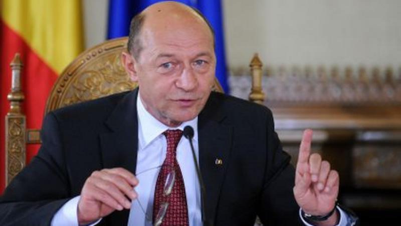 Basescu lui Vreme: Sa termini informatizarea sistemului de plati, altfel iti iau cardul
