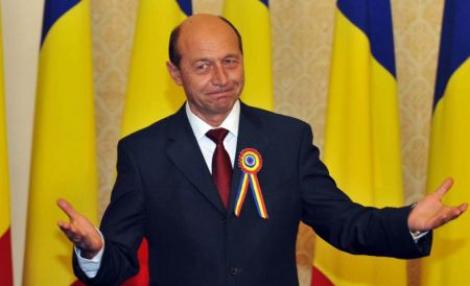 Basescu ii sugereaza lui Igas sa ii demita pe cei care i-au propus decorarea ofiterilor