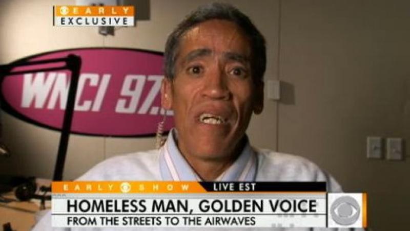 VIDEO! Homeless american, cu voce radiofonica, vedeta pe internet