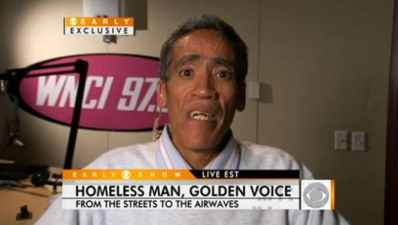 VIDEO! Homeless american, cu voce radiofonica, vedeta pe internet