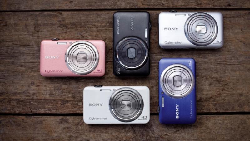 Cinci noi modele de camere foto digitale Sony Cyber-shot