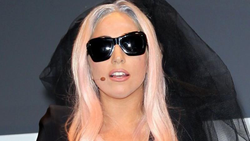 VIDEO! Vezi ochelarii Polaroid promovati de Lady Gaga!