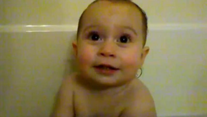 VIDEO! Noua senzatie online: un bebe care spune 