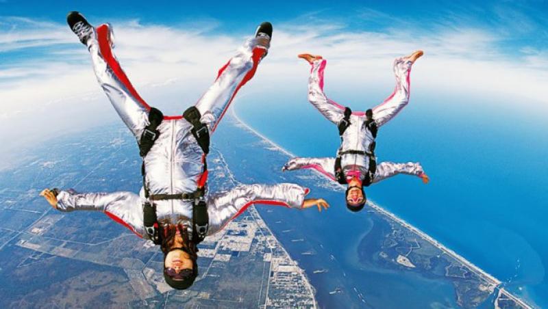 Nu li s-a deschis parasuta: doi skydiveri americani s-au zdrobit de pamant
