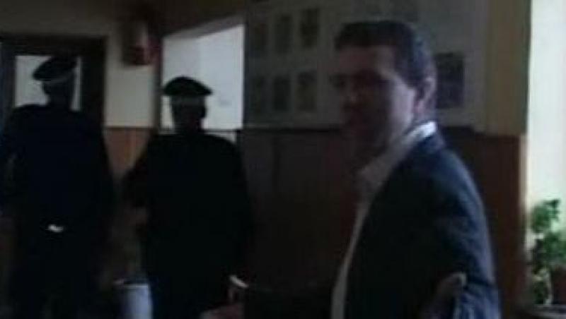 VIDEO! Dosar penal pentru un profesor dupa ce a plamuit un elev in Gorj