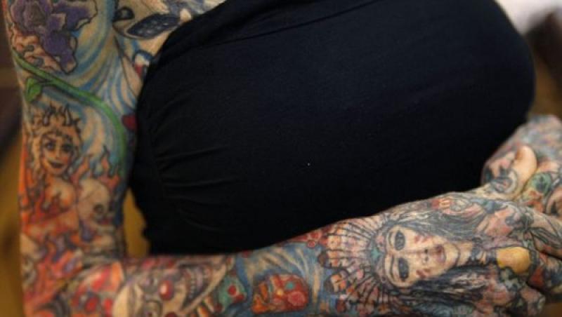 FOTO! Vezi cea mai tatuata femeie!