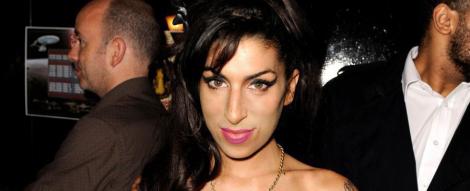 Tatal cantaretei Amy Winehouse va publica o carte despre fiica lui