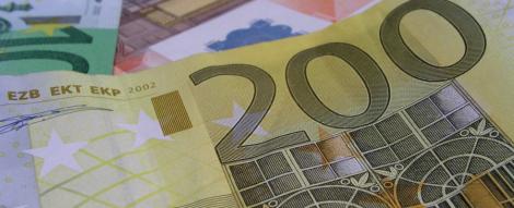 Cursul a coborat sub nivelul de 4,33 lei/euro