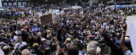 VIDEO! Protestatarii de pe Wall Street au patruns in Senatul american