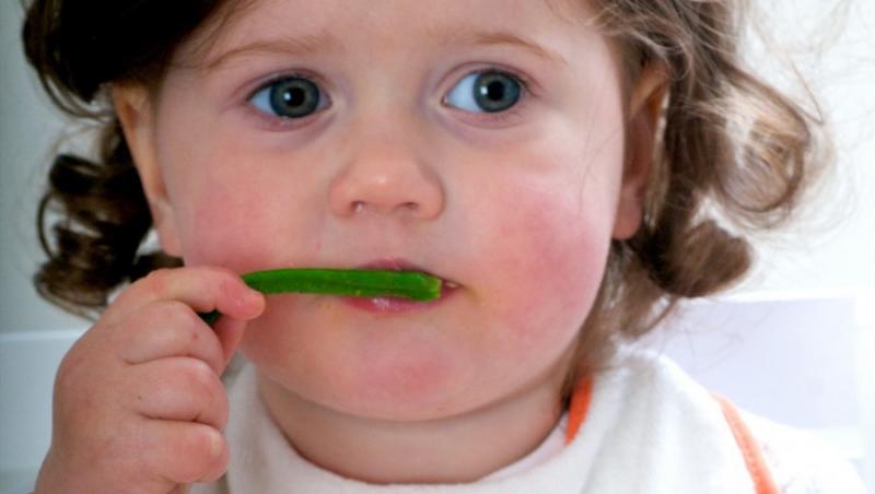 Afla de ce nu trebuie sa-ti obligi copilul sa manance legume!