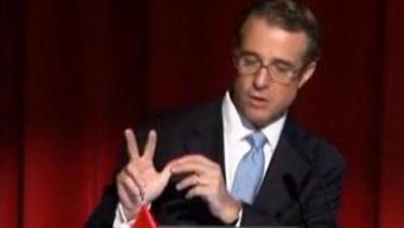VIDEO! Reprezentant FMI, atacat cu oua in timpul discursului