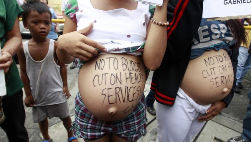 FOTO! Protest cu burtile gravide la vedere in Filipine