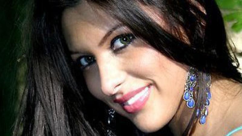 Consiliera sexy, Bianca Jurca, acuzata ca si-a escrocat varul cu 400 de euro
