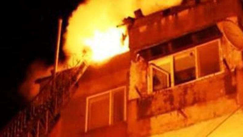 VIDEO! Incendiu devastator intr-un bloc din Vaslui